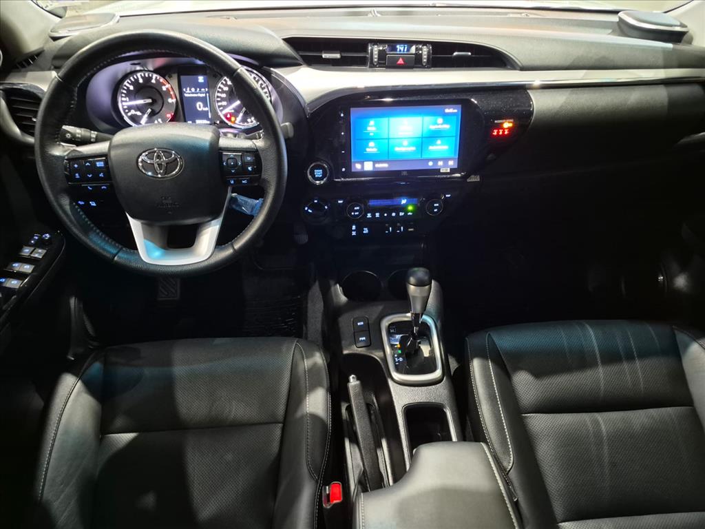 HILUX 2.8 D-4D TURBO DIESEL CD SRX 4X4 AUTOMÁTICO2