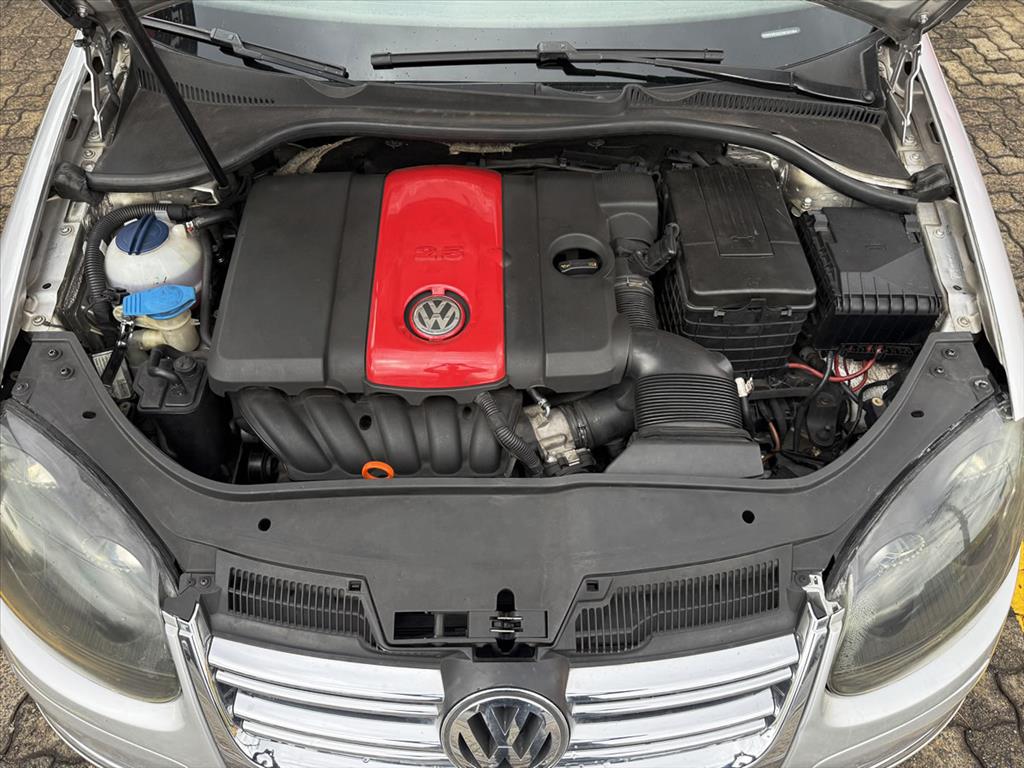 Volkswagen Jetta - 2.5 I 20V 150CV GASOLINA 4P TIPTRONIC