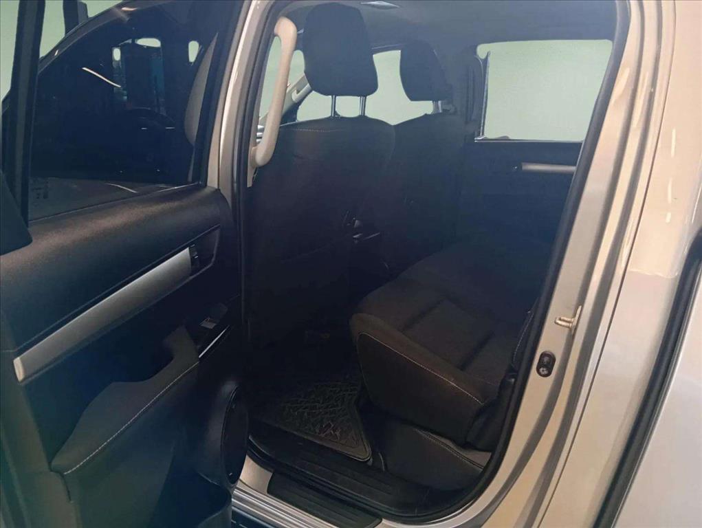 HILUX 2.8 D-4D TURBO DIESEL CD SR 4X4 AUTOMÁTICO9