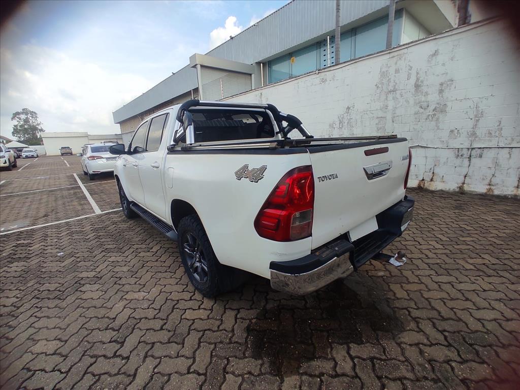 HILUX 2.8 D-4D TURBO DIESEL CD SR 4X4 AUTOMÁTICO5