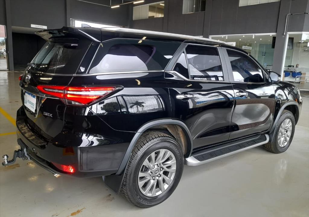 HILUX SW4 2.8 D-4D TURBO DIESEL SRX 7L 4X4 AUTOMÁTICO2