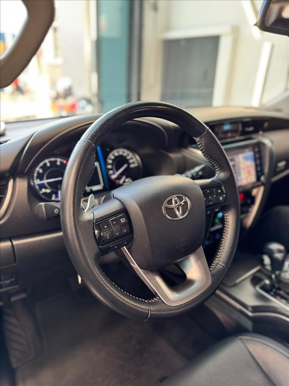 HILUX SW4 2.8 D-4D TURBO DIESEL SRX 7L 4X4 AUTOMÁTICO7