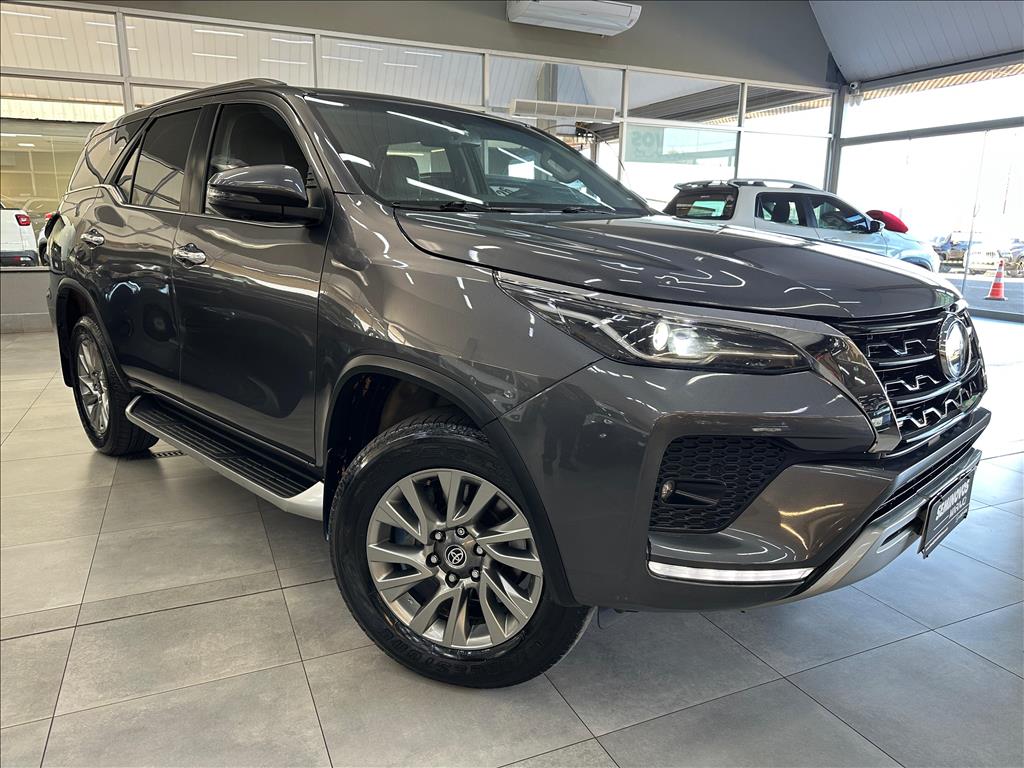 HILUX SW4 2.8 D-4D TURBO DIESEL SRX 4X4 AUTOMÁTICO
