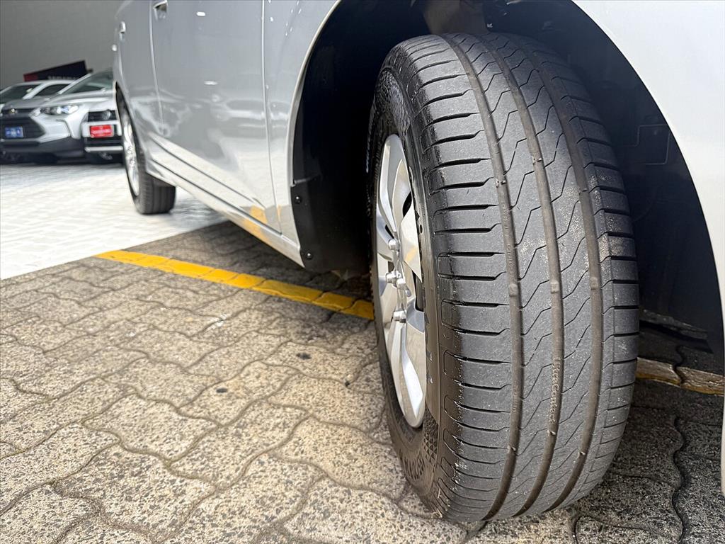 Chevrolet Onix - 1.0 MPFI LT 8V FLEX 4P MANUAL