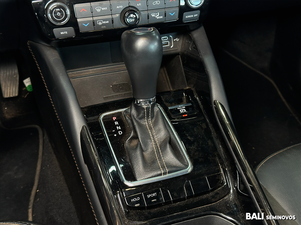 COMMANDER 1.3 T270 TURBO FLEX LIMITED AT68