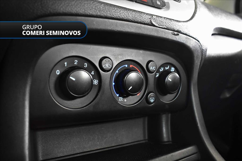 KA 1.0 TI-VCT FLEX SE SEDAN MANUAL13 KA 1.0 TI-VCT FLEX SE SEDAN MANUAL13