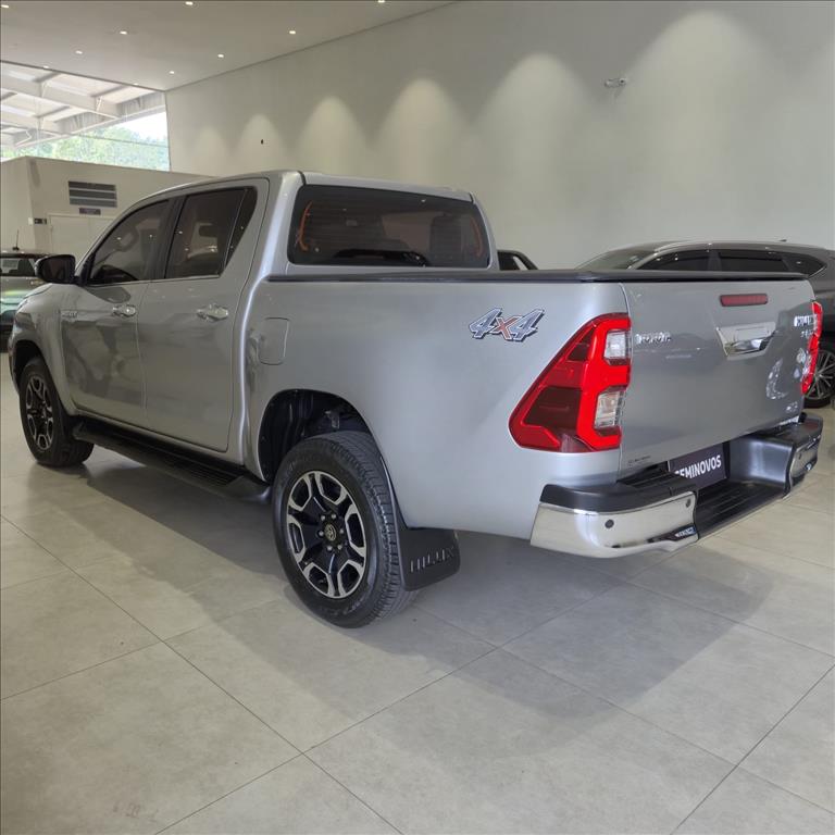 HILUX 2.8 D-4D TURBO DIESEL CD SRX 4X4 AUTOMÁTICO5
