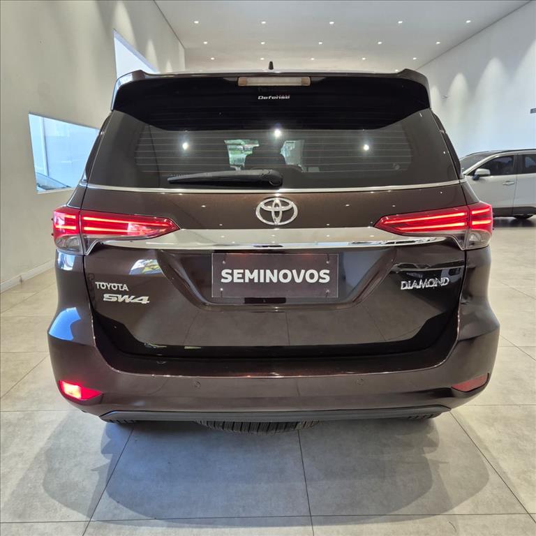 HILUX SW4 2.8 SRX DIAMOND 4X4 7 LUGARES 16V TURBO INTERCOOLER DIESEL 4P AUTOMÁTICO4