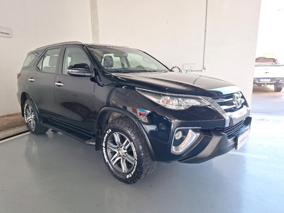 Toyota-HILUX SW4-2.7 SRV 7 LUGARES 4X2 16V FLEX 4P AUTOMÁTICO