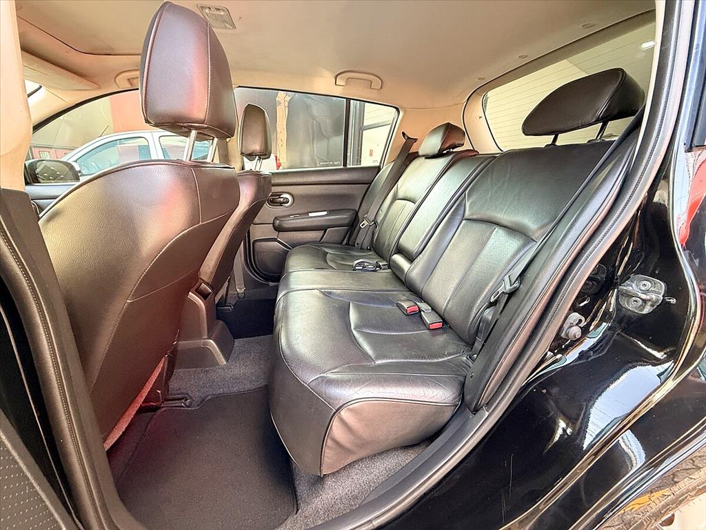 Nissan Tiida - 1.8 SL 16V FLEX 4P MANUAL