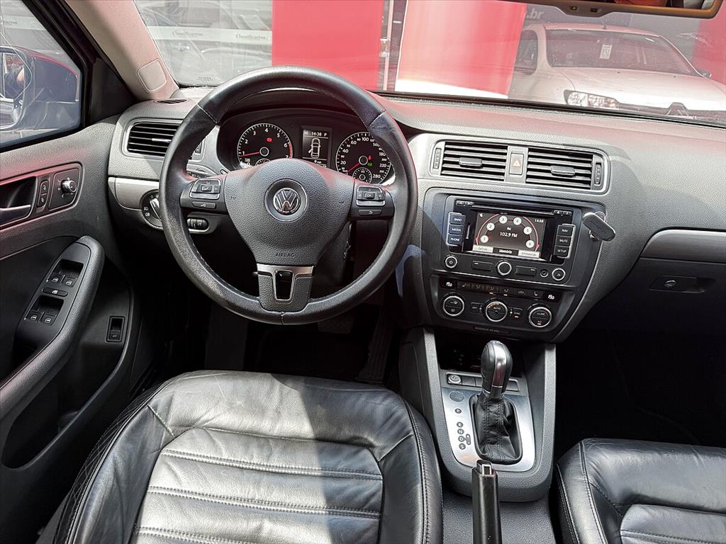 Volkswagen Jetta - 2.0 TSI HIGHLINE 200CV GASOLINA 4P TIPTRONIC