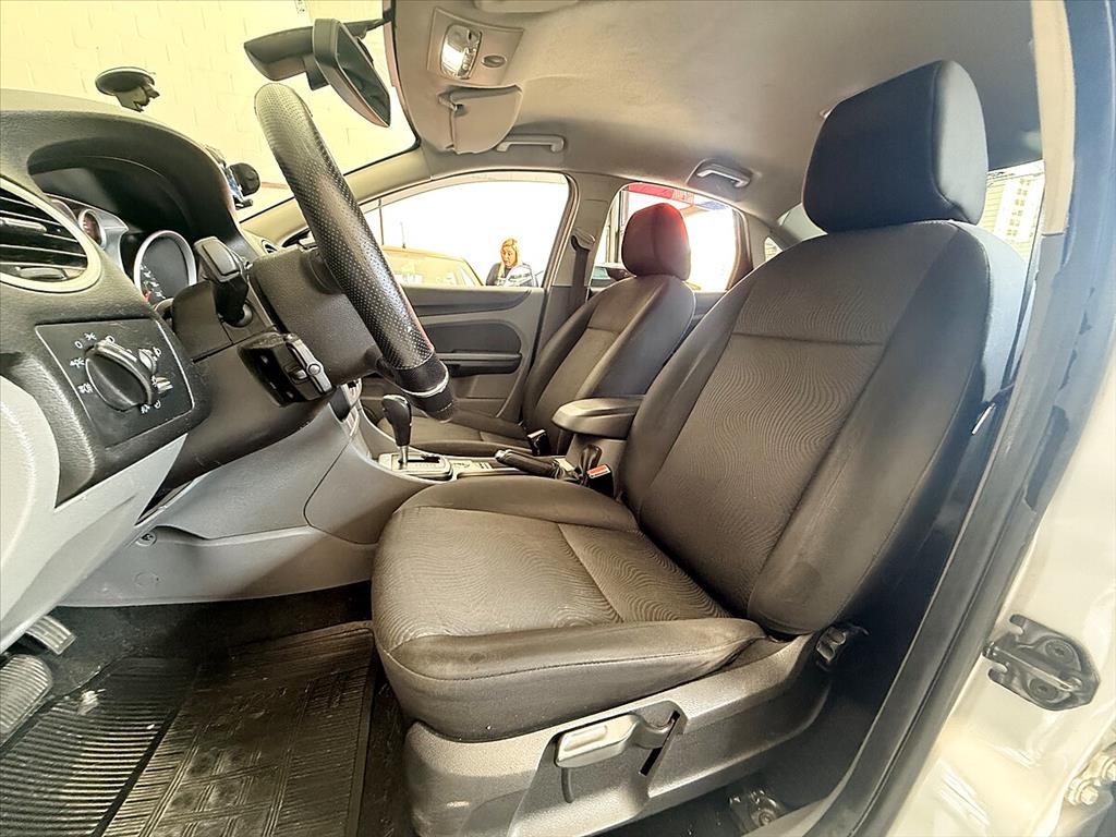 Ford Focus - 2.0 GLX SEDAN 16V FLEX 4P AUTOMÁTICO