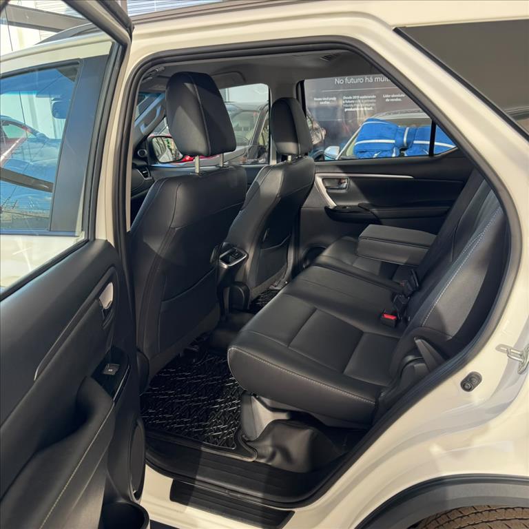 HILUX SW4 2.7 VVT-i FLEX SRV 7L 4X2 AUTOMÁTICO12