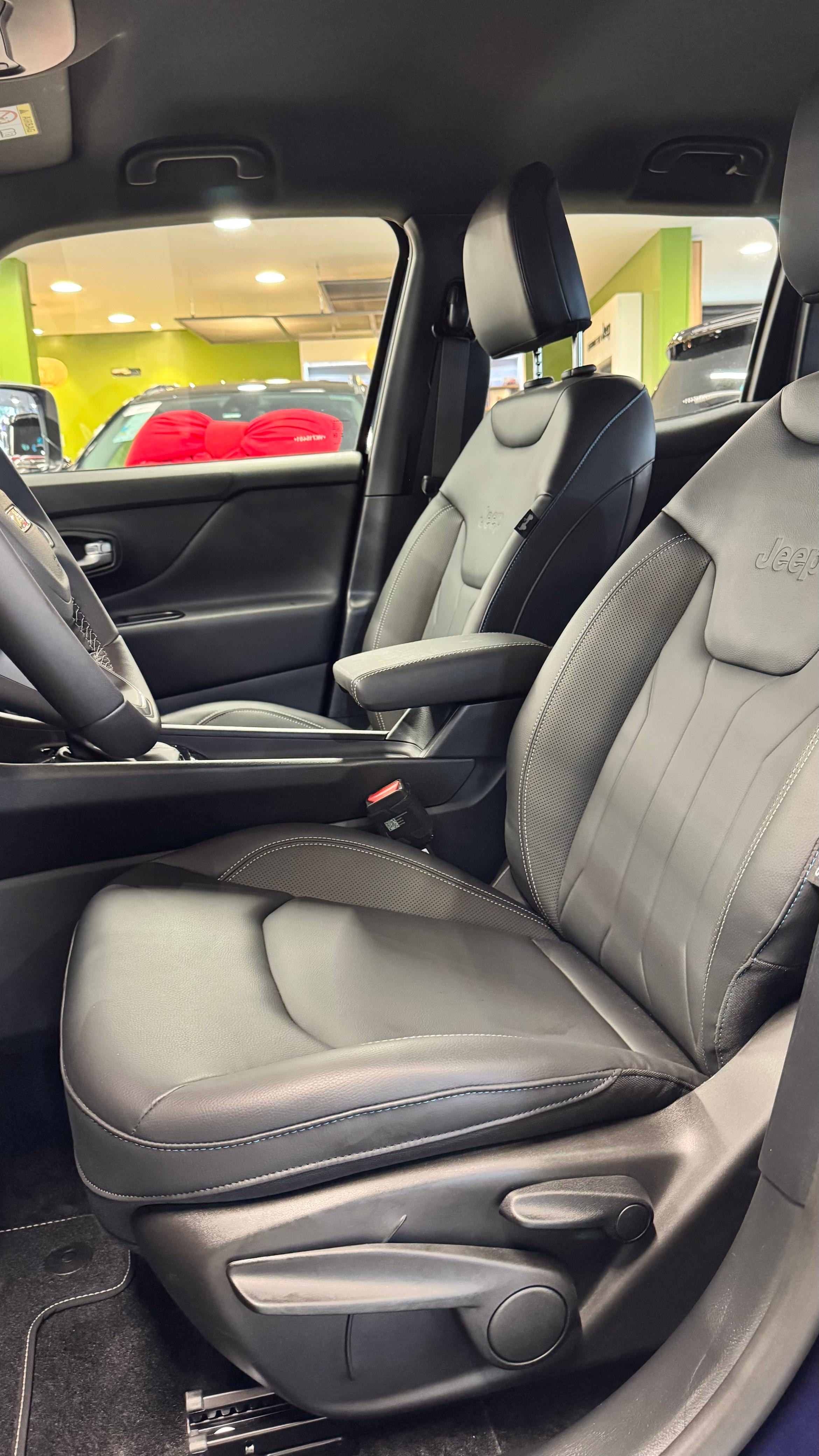 RENEGADE 1.3 T270 TURBO MHEV LONGITUDE AT68