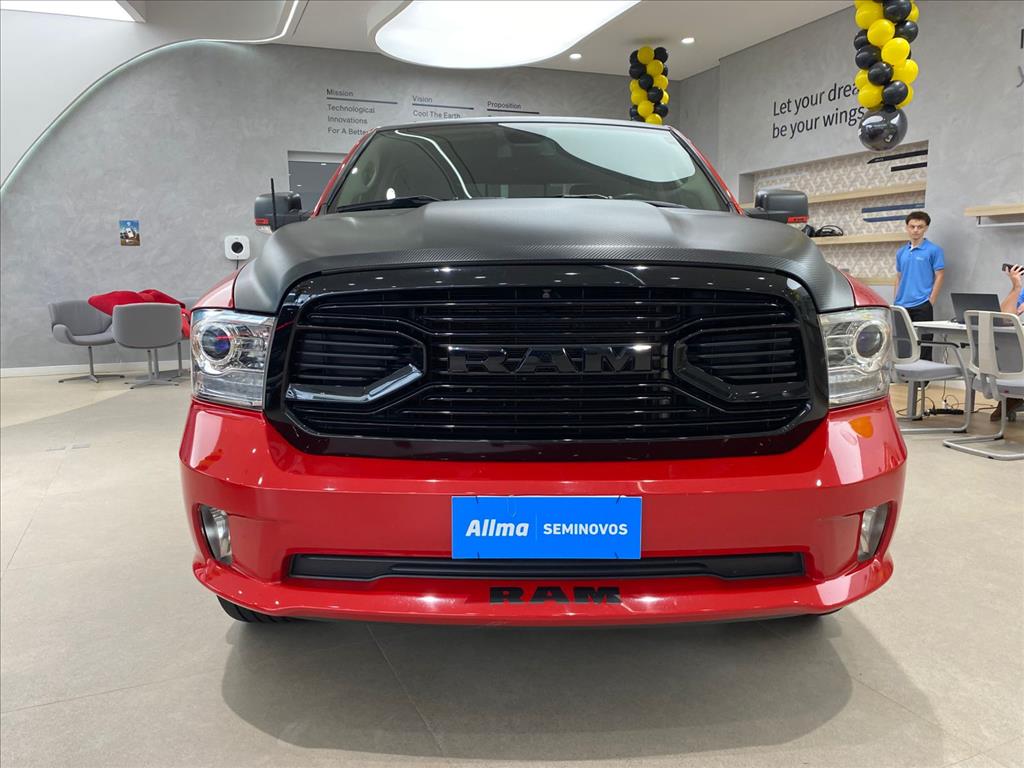 CLASSIC 5.7 V8 GASOLINA LARAMIE NIGHT EDITION CD 4X4 AUTOMÁTICO1