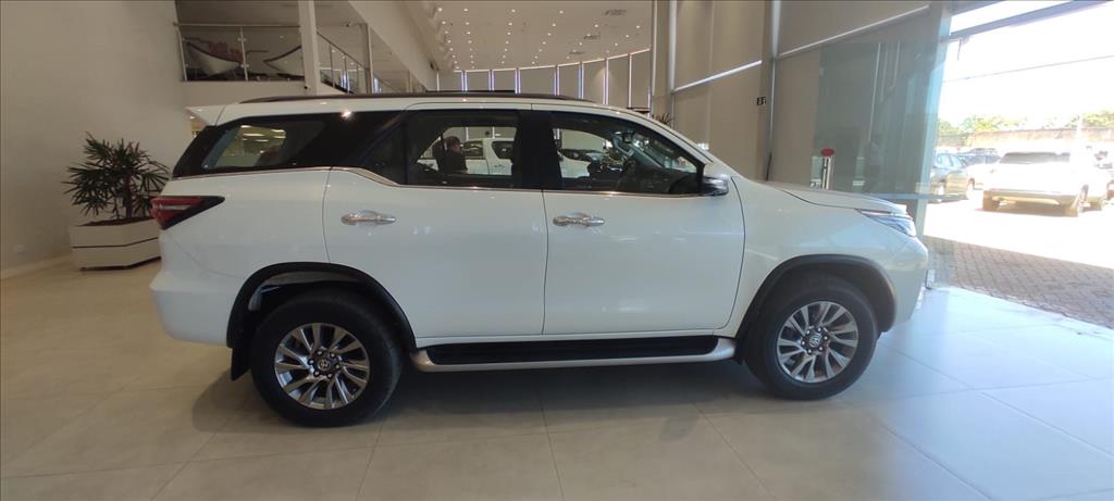 HILUX SW4 2.8 D-4D TURBO DIESEL SRX 4X4 AUTOMÁTICO7