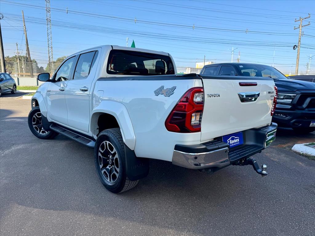 Toyota-HILUX-2.8 D-4D TURBO DIESEL CD SRX PLUS 4X4 AUTOMÁTICO