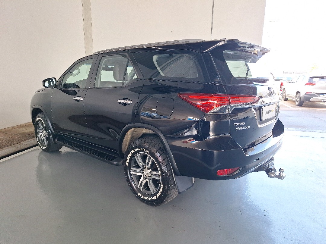Toyota-HILUX SW4-2.7 SRV 7 LUGARES 4X2 16V FLEX 4P AUTOMÁTICO