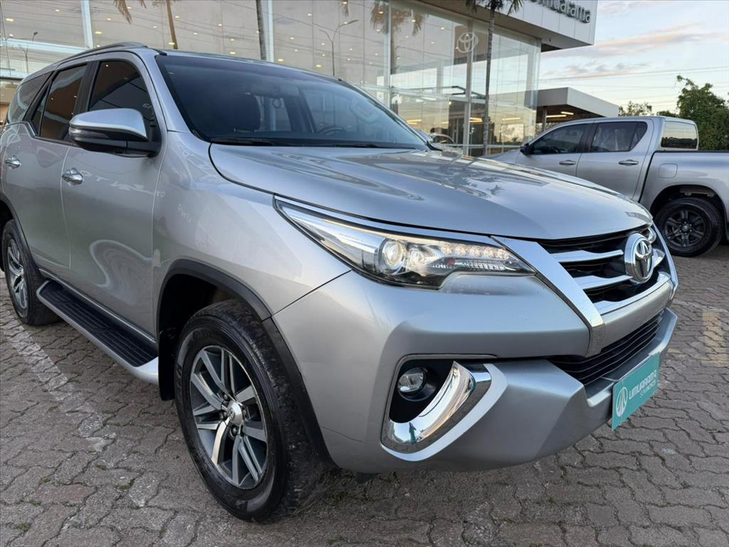 HILUX SW4 2.8 SRX 4X4 7 LUGARES 16V TURBO INTERCOOLER DIESEL 4P AUTOMÁTICO4