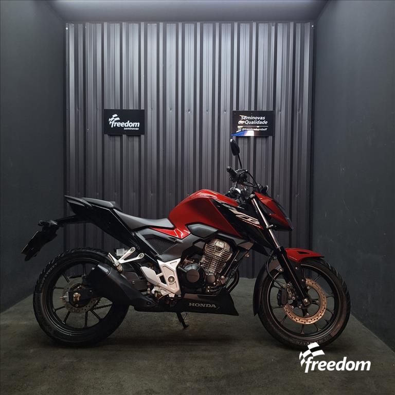 Moto HONDA do modelo CB 300F TWISTER ABS 2025/2025