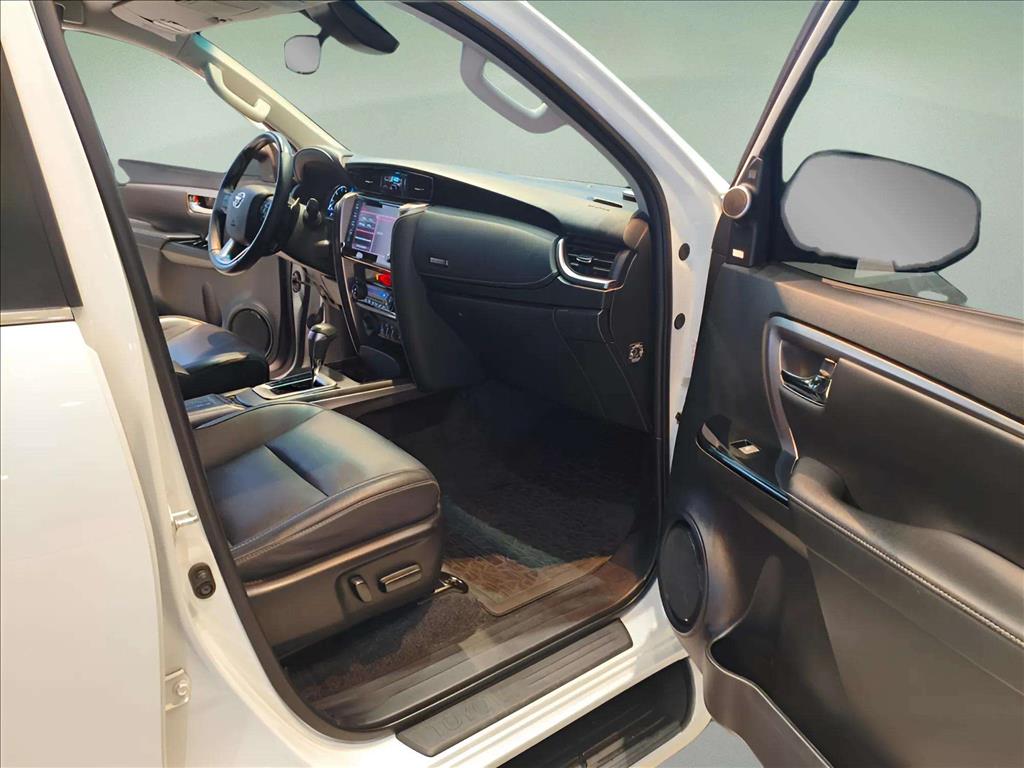 HILUX SW4 2.8 D-4D TURBO DIESEL SRX 7L 4X4 AUTOMÁTICO8