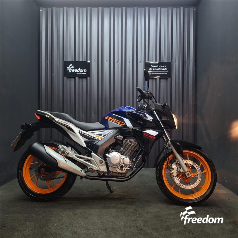Moto HONDA do modelo CB TWISTER 2020/2020