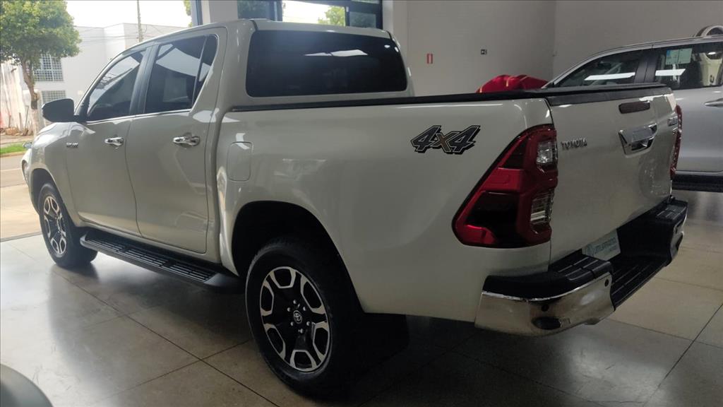 HILUX 2.8 D-4D TURBO DIESEL CD SRX 4X4 AUTOMÁTICO5