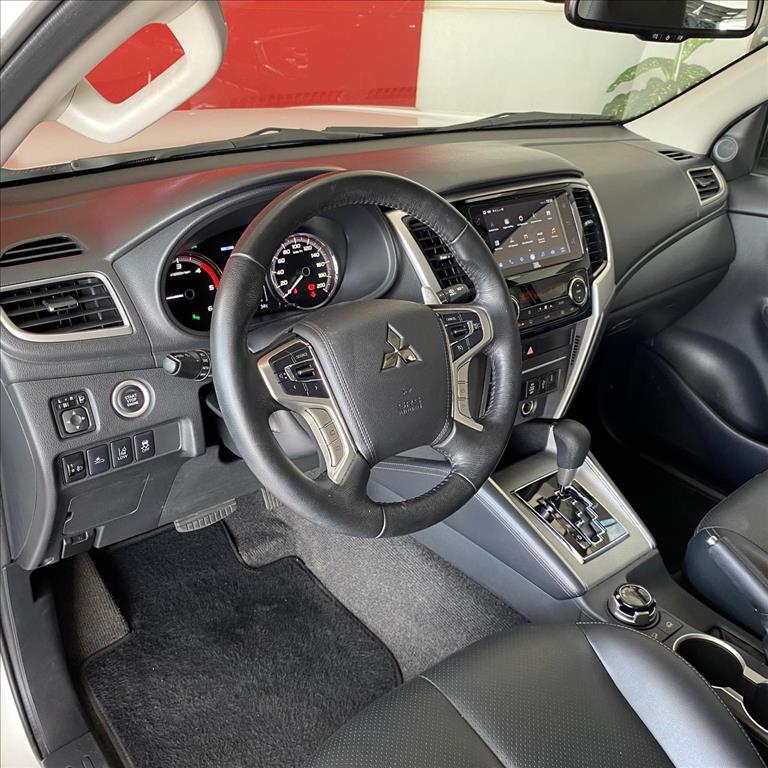 Mitsubishi-L200 TRITON-2.4 16V TURBO DIESEL SPORT HPE-S CD 4P 4X4 AUTOMÁTICO