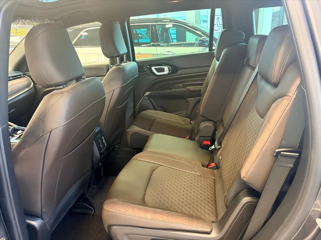 COMMANDER 1.3 T270 TURBO MHEV OVERLAND AT66