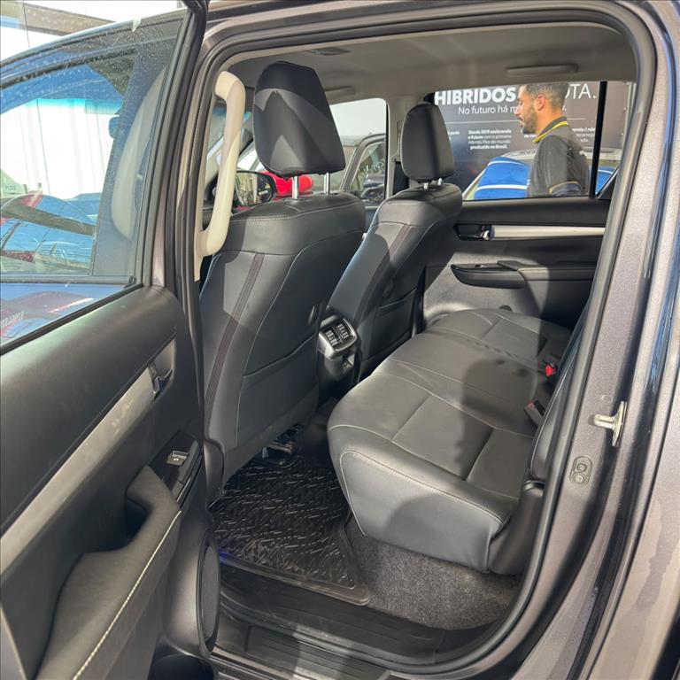 HILUX 2.8 D-4D TURBO DIESEL CD SRV 4X4 AUTOMÁTICO11