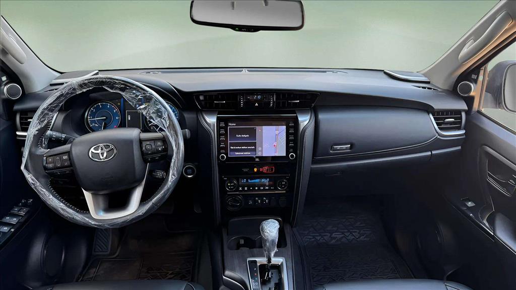 HILUX SW4 2.8 D-4D TURBO DIESEL SRX 7L 4X4 AUTOMÁTICO8