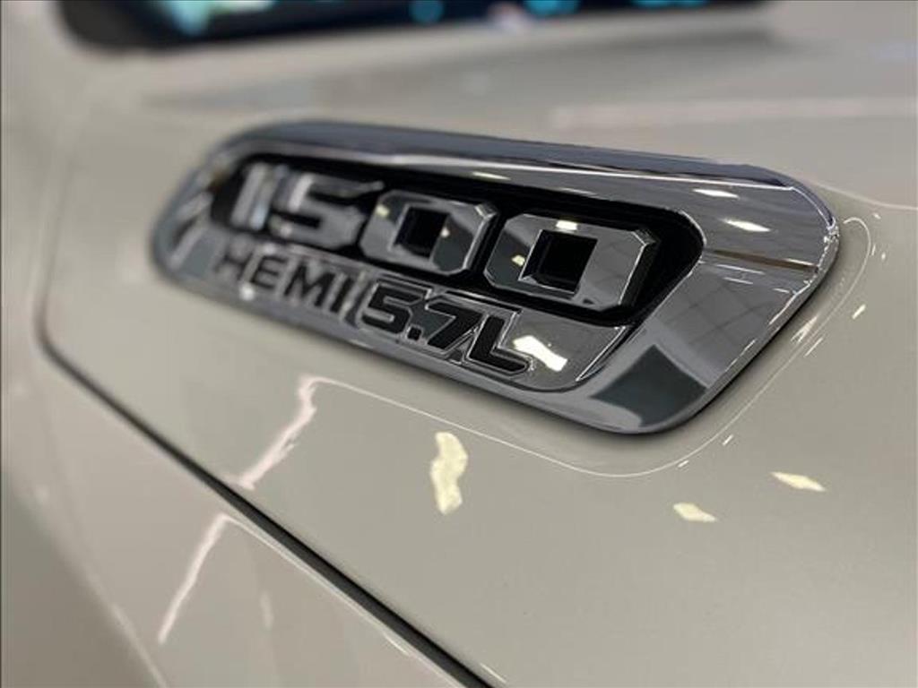 1500 5.7 V8 GASOLINA LIMITED CD 4X4 AUTOMÁTICO4