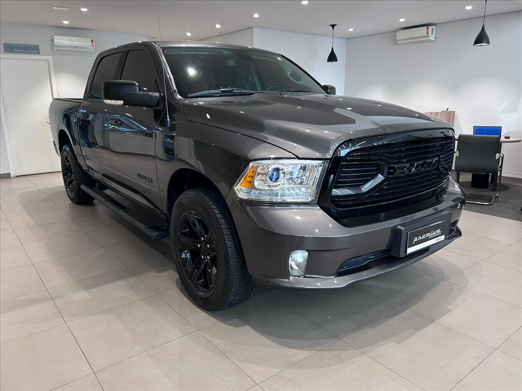 CLASSIC 5.7 V8 GASOLINA LARAMIE NIGHT EDITION CD 4X4 AUTOMÁTICO1