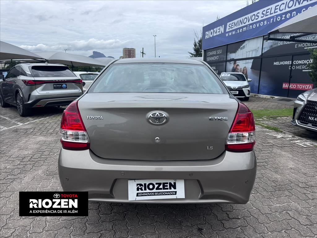 ETIOS 1.5 X PLUS SEDAN 16V FLEX 4P AUTOMÁTICO11