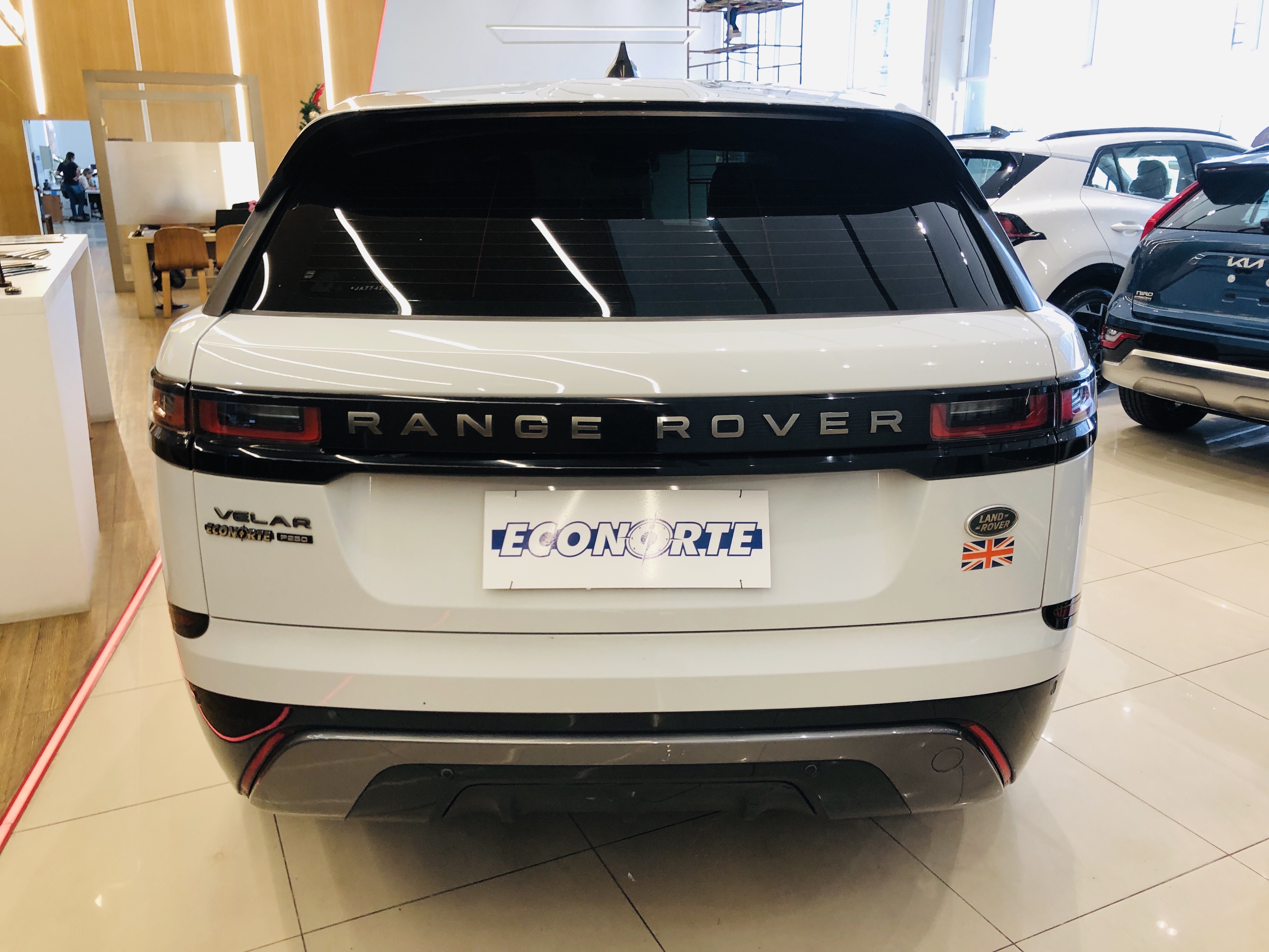 RANGE ROVER VELAR 2.0 D180 DIESEL R-DYNAMIC AUTOMÁTICO4