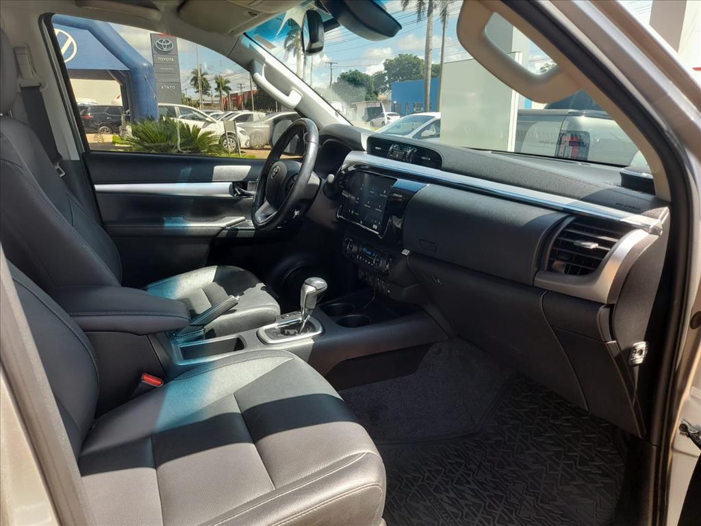 HILUX 2.8 D-4D TURBO DIESEL CD SRX 4X4 AUTOMÁTICO11