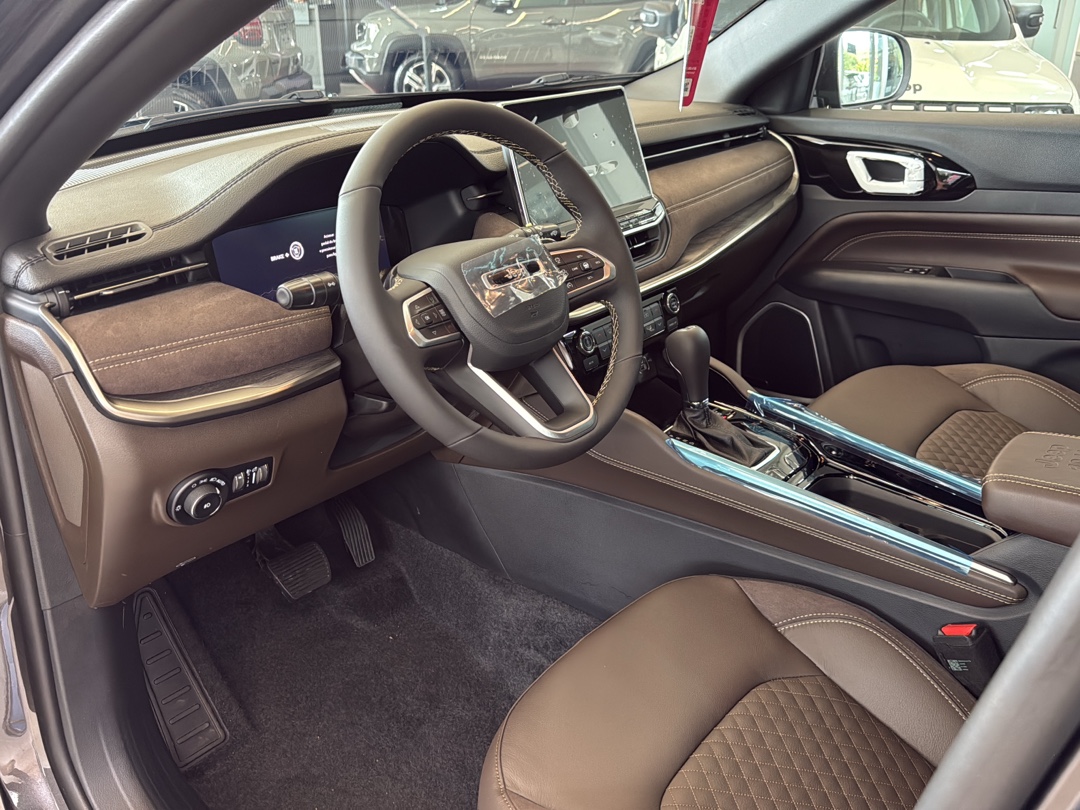 COMMANDER 1.3 T270 TURBO MHEV OVERLAND AT66