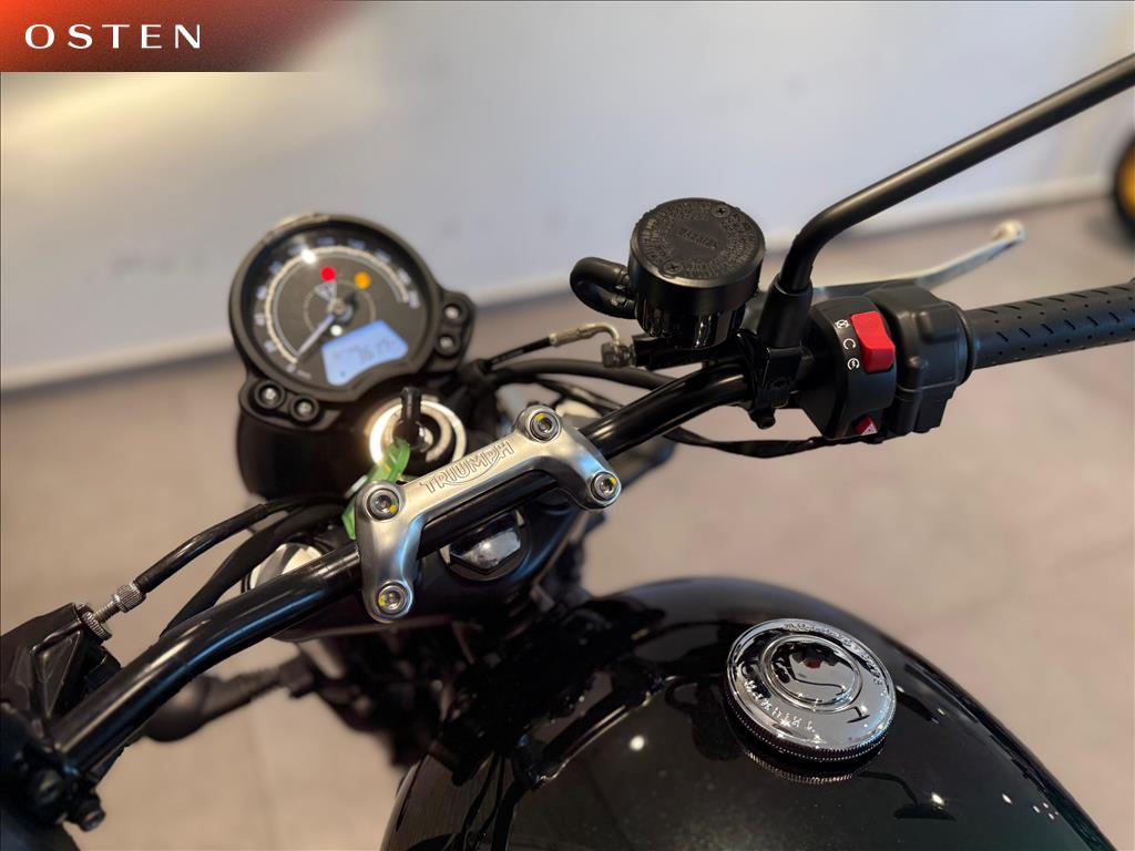 TRIUMPH-SPEED-TWIN 900