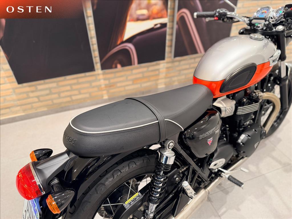 TRIUMPH-BONNEVILLE-T100 900