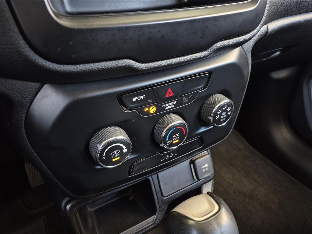 RENEGADE 1.8 16V FLEX 4P AUTOMÁTICO9