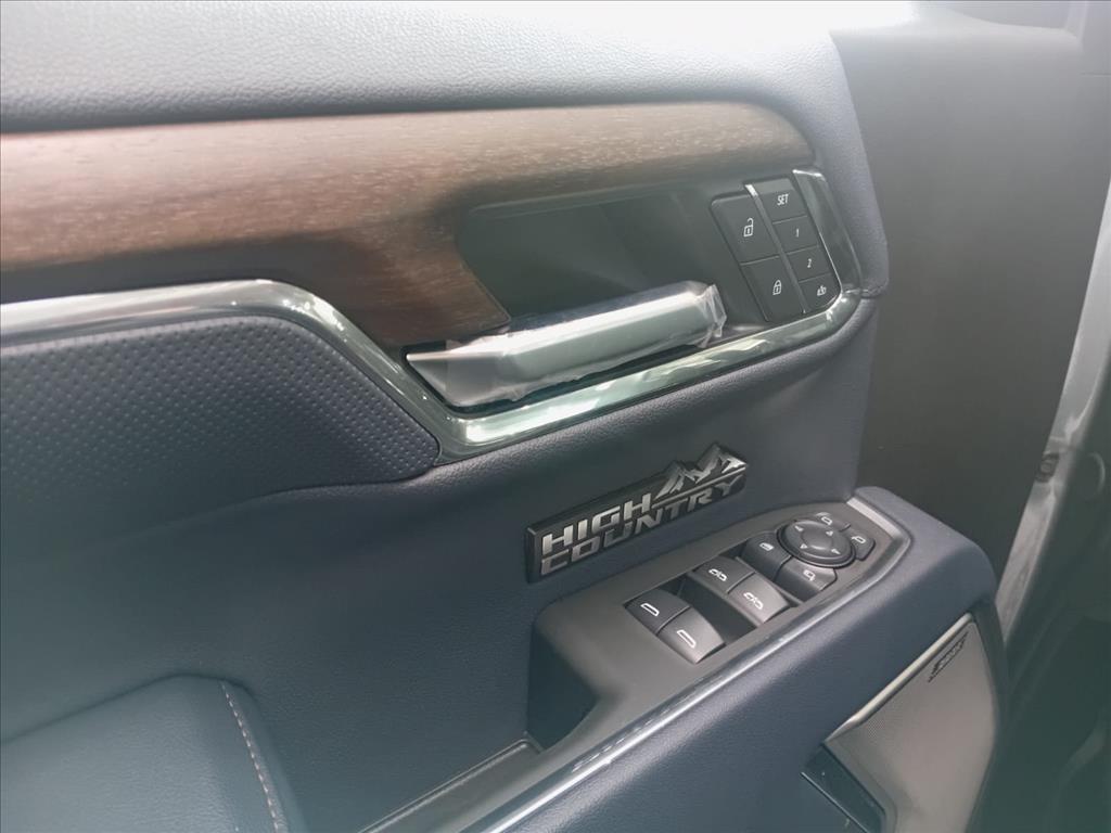 SILVERADO 5.3 V8 GASOLINA 1500 HIGH COUNTRY 4X4 AUTOMÁTICO