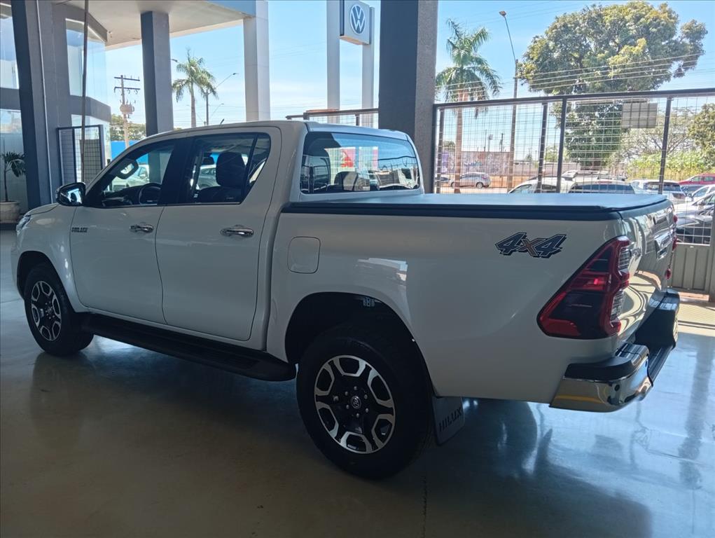 HILUX 2.8 D-4D TURBO DIESEL CD SRX 4X4 AUTOMÁTICO4