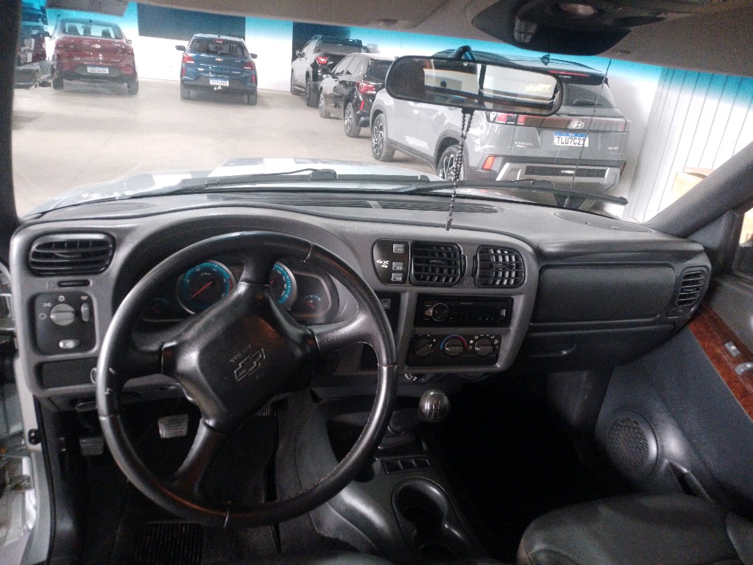 GM - Chevrolet-S10-2.8 EXECUTIVE 4X4 CD 12V TURBO ELECTRONIC INTERCOOLER DIESEL 4P MANUAL