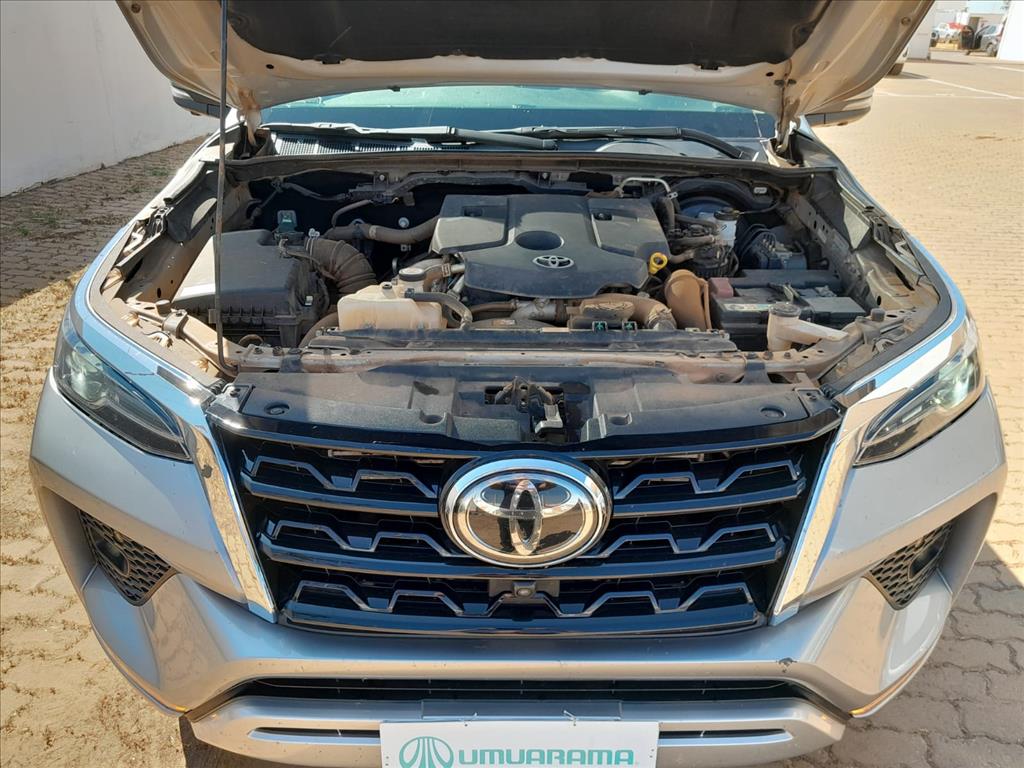 HILUX 2.8 D-4D TURBO DIESEL CD SRX 4X4 AUTOMÁTICO11