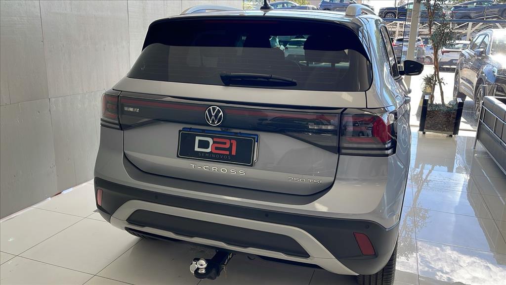 Volkswagen-T-CROSS-1.4 250 TSI TOTAL FLEX HIGHLINE AUTOMÁTICO