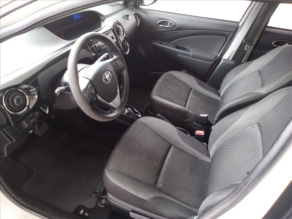 ETIOS 1.5 X PLUS SEDAN 16V FLEX 4P AUTOMÁTICO