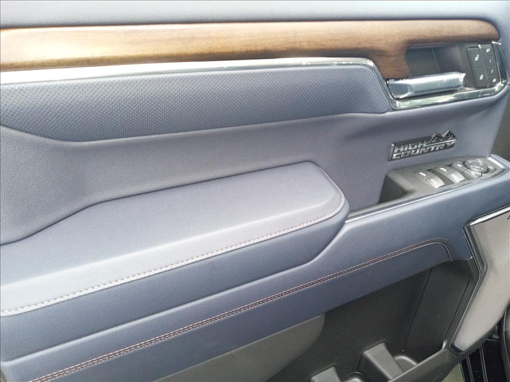 SILVERADO 5.3 V8 GASOLINA 1500 HIGH COUNTRY 4X4 AUTOMÁTICO17