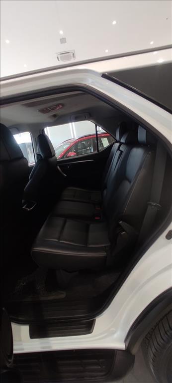 HILUX SW4 2.8 D-4D TURBO DIESEL SRX PLATINUM 7L 4X4 AUTOMÁTICO11