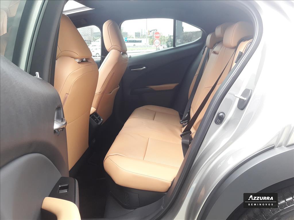 UX 300h 2.0 VVT-I HYBRID CVT