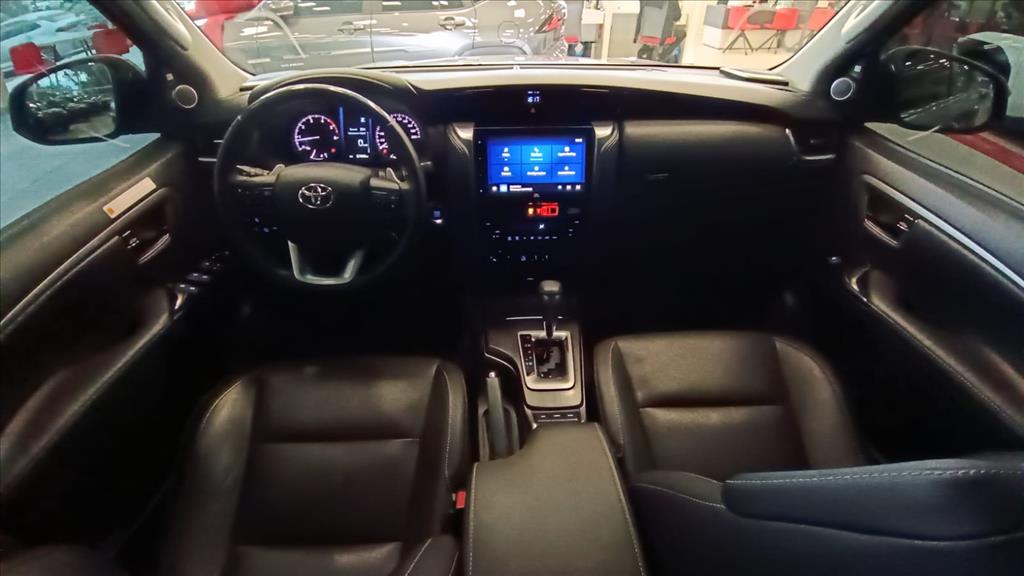 HILUX SW4 2.8 D-4D TURBO DIESEL SRX PLATINUM 7L 4X4 AUTOMÁTICO8